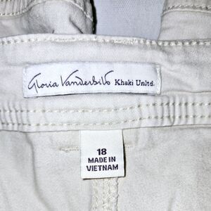 Plus sz 18 Cargo Capri pants beige by Gloria Vanderbilt